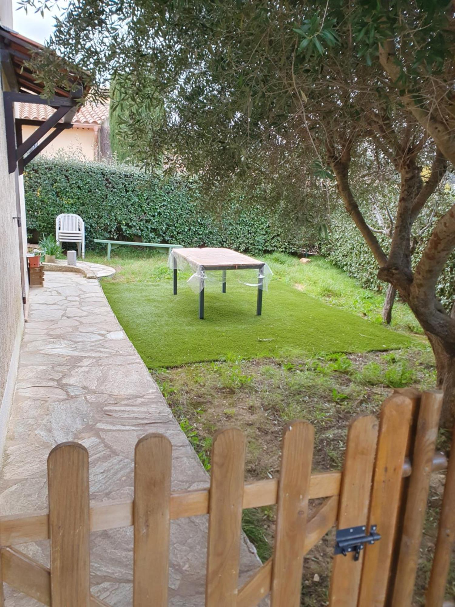 Appartement T2 Bas De Villa Avec Jardinet Au Calme Proche Mer لا سين سور مير المظهر الخارجي الصورة