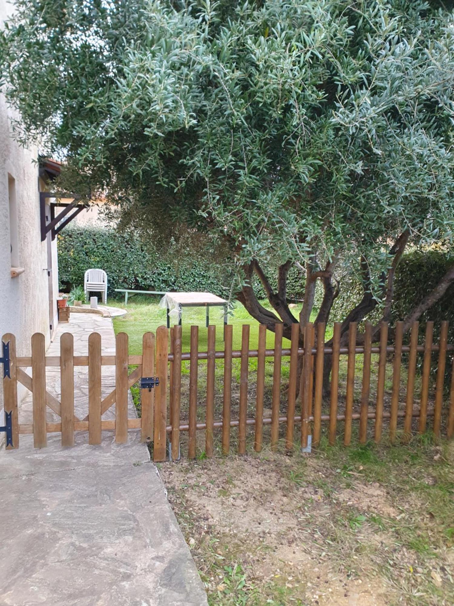 Appartement T2 Bas De Villa Avec Jardinet Au Calme Proche Mer لا سين سور مير المظهر الخارجي الصورة